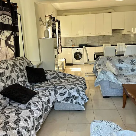 Andria's Luxury Family Near Casino 아파트 레메소스