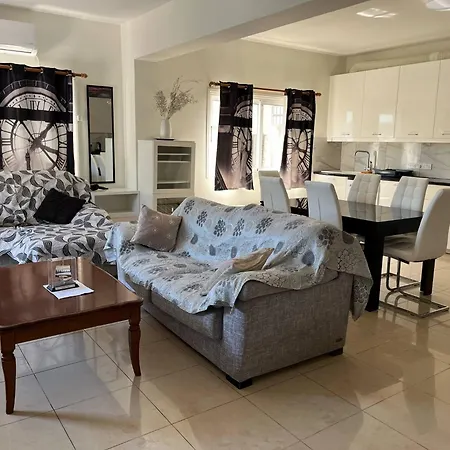 公寓 Andria's Luxury Family Near Casino 利马索尔