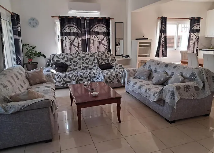 Andria's Luxury Family Near Casino Apartmán