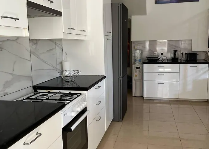 Andria's Luxury Family Near Casino Apartmán